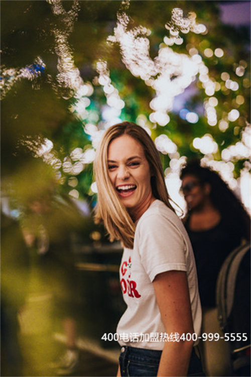 (福建400電話辦理)(企業(yè)進行400電話申請要選擇怎樣的代理商?)